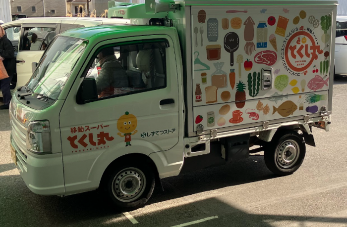 元気広場に、移動販売車の「とくし丸」がやってきました！
